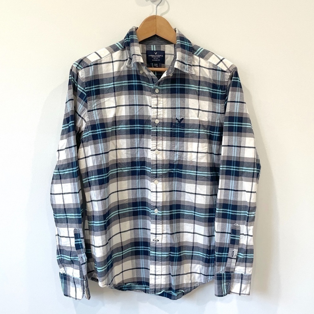 American Eagle Classic Fit Men's Blue and White Plaid Button Up